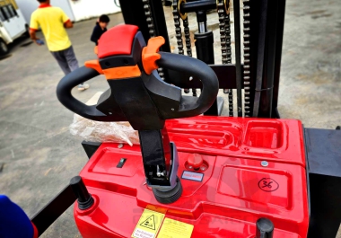 Hướng Dẫn Bảo Trì Xe Nâng Điện Đứng Lái