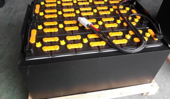 Bình điện xe nâng giá bao nhiêu? Cập nhật giá tham khảo mới nhất