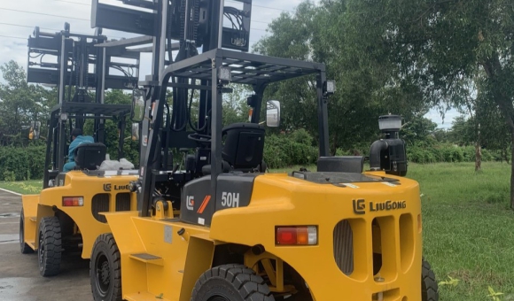 Sử Dụng Xe Nâng Container Tại Cảng Hàng Hải