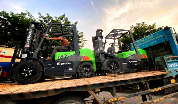 Giao xe nâng điện 3 tấn Liugong về xưởng mộc Bình Dương