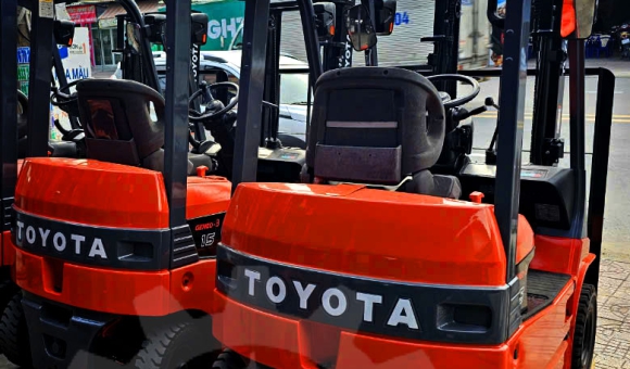 Giải Pháp Đèn Báo Hiệu và Loa Báo Hiệu Trên Xe Nâng Hàng