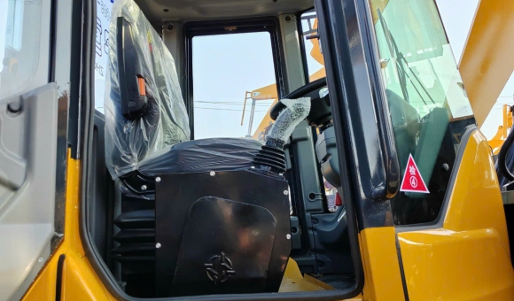 Công Nghệ Ergonomic An Toàn Hiệu Quả Người Lái Máy Cơ Giới