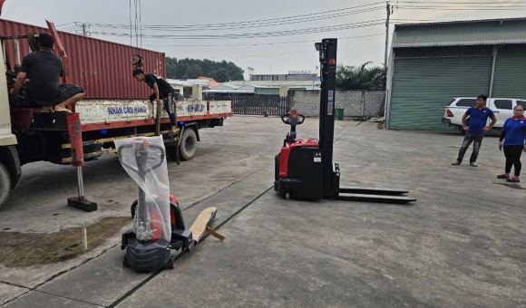 So Sánh Các Loại Xe Nâng Kéo Tay Hiện Nay