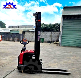 XE NÂNG ĐIỆN 1.5 TẤN ĐỨNG LÁI