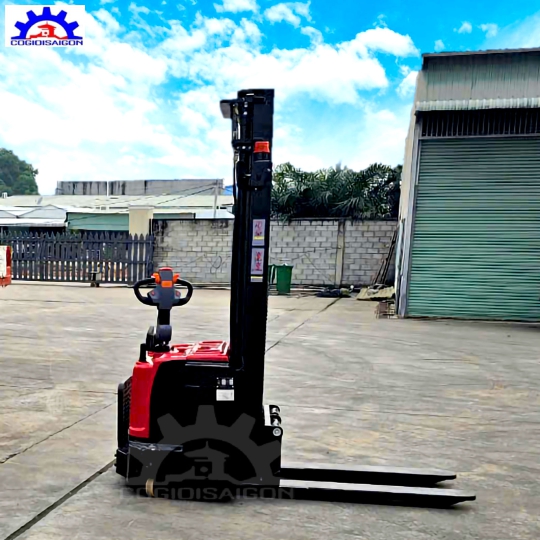 XE NÂNG ĐIỆN 1.5 TẤN ĐỨNG LÁI