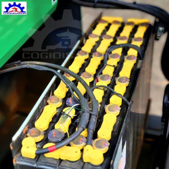 XE NÂNG ĐỨNG LÁI TOYOTA 2019