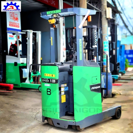 XE NÂNG ĐỨNG LÁI TOYOTA 2019