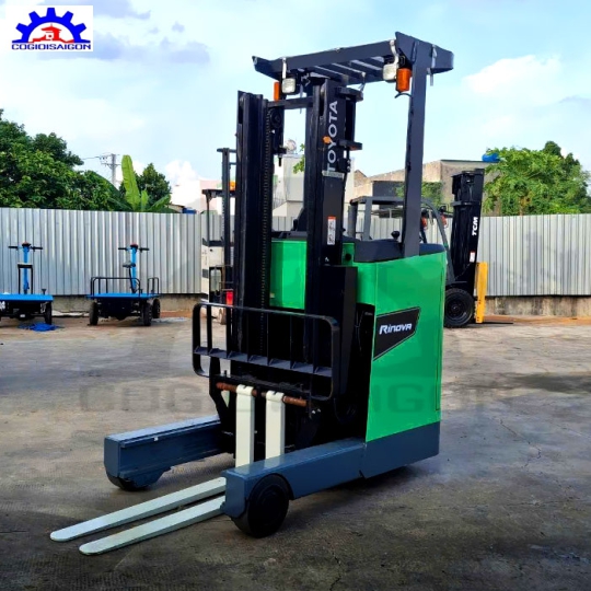 XE NÂNG ĐỨNG LÁI TOYOTA 2019